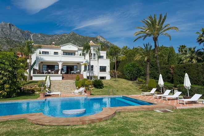 Luxus-Villa in Sierra Blanca R2804303