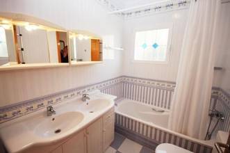 Thumbnail von ***Gepflegte und großzügige Villa mit Garage, Pool und traumhaftem Ausblick***