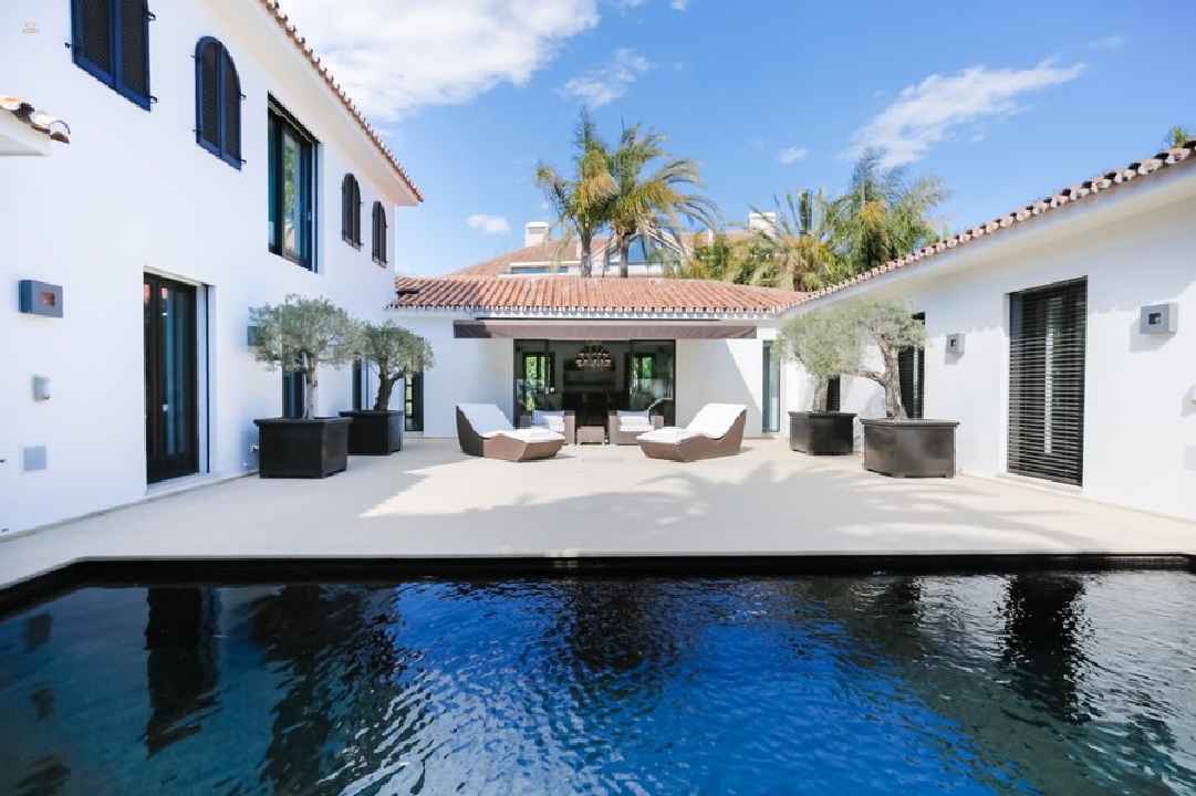 Luxus-Villa in Los Monteros R2798048
