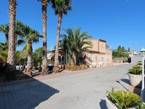 Thumbnail von ***Sehr gepflegte Villa mit einem traumhaften Garten***