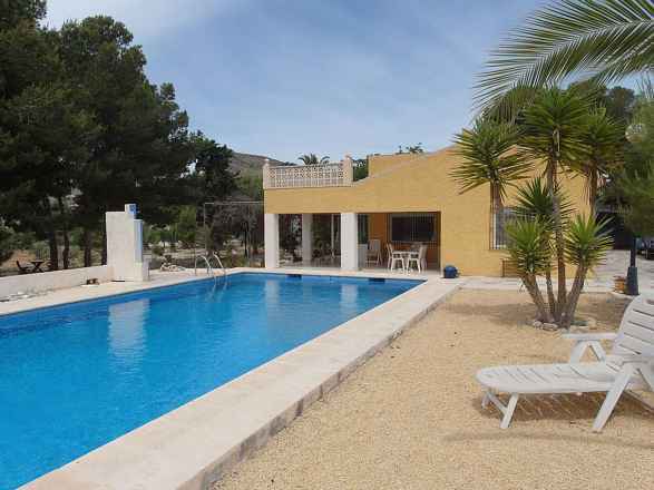 ***Landhaus-Villa mit großem Pool und Meerblick***