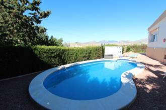 Thumbnail von ***Sehr schöne Villa mit Pool, Gästeappartement und Panoramablick***