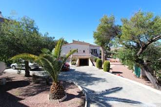 Thumbnail von ***Sehr schöne Villa mit Pool, Gästeappartement und Panoramablick***