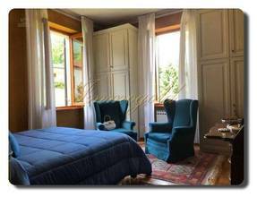 Thumbnail von repräsentative Villa mit stimmungsvollem Garten