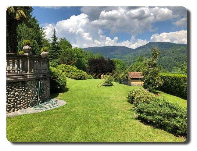 Thumbnail von repräsentative Villa mit stimmungsvollem Garten