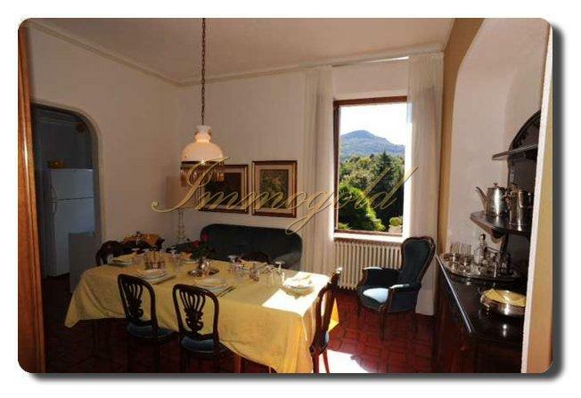 Thumbnail von repräsentative Villa mit stimmungsvollem Garten