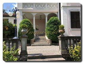 Thumbnail von repräsentative Villa mit stimmungsvollem Garten