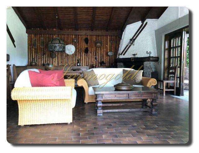 Thumbnail von repräsentative Villa mit stimmungsvollem Garten