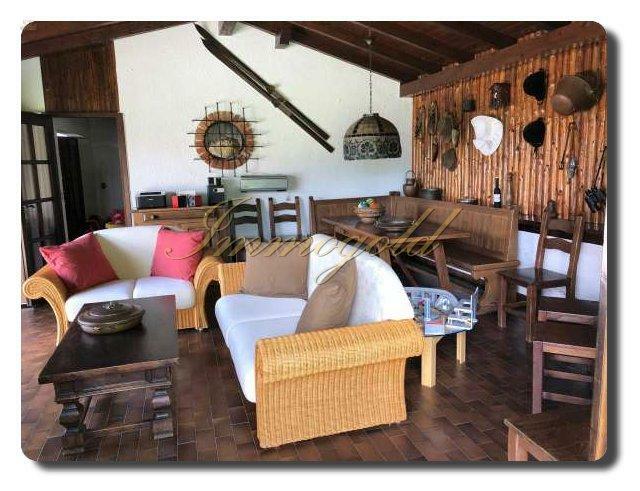 Thumbnail von repräsentative Villa mit stimmungsvollem Garten