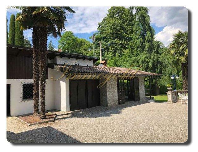 Thumbnail von repräsentative Villa mit stimmungsvollem Garten