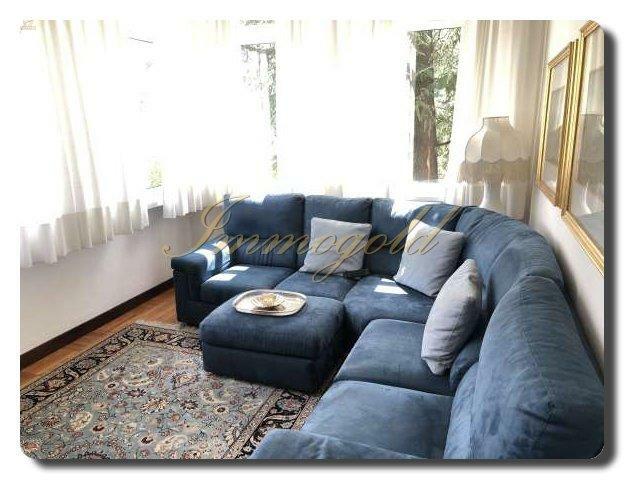 Thumbnail von repräsentative Villa mit stimmungsvollem Garten