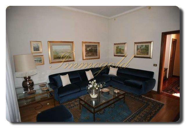 Thumbnail von repräsentative Villa mit stimmungsvollem Garten