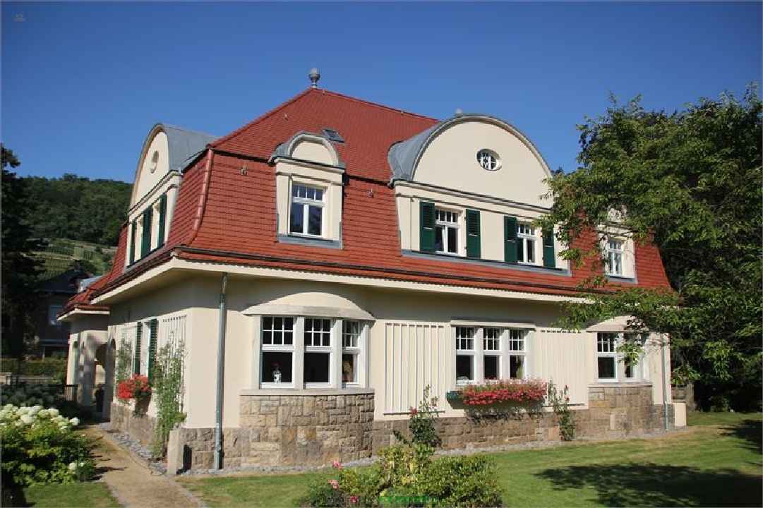 Einzigartige Atriumvilla in unwiederbringlicher Lage unterhalb des Elbhanges