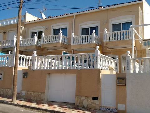 ***Wunderschönes Reihenhaus mit Garage***