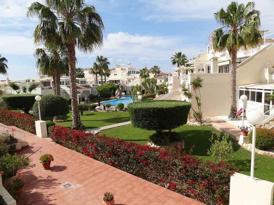 ***Wunderschönes Reihenhaus mit Gemeinschaftspool***