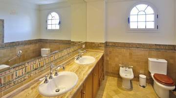 Thumbnail von Luxus-Villa in El Paraiso R2808398