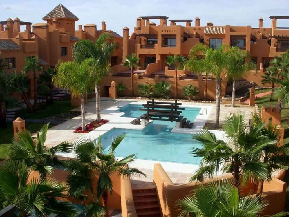 ***4-Zimmer-Reihenhäuser mit Keller, Dachterrasse und Gemeinschaftspool***