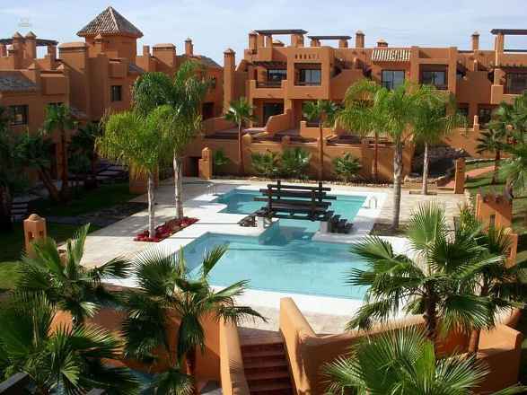 ***4-Zimmer-Reihenhäuser mit Keller, Dachterrasse und Gemeinschaftspool***