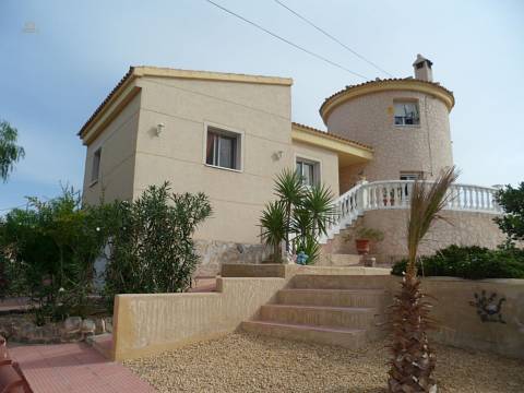 ***Top gepflegte Villa mit Meerblick, Garage und Privatpool***