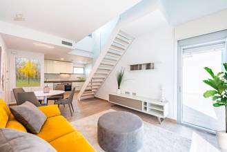 Thumbnail von ***Moderne 45-Zimmer-Reihenhäuser mit Dachterrasse und Gemeinschaftspool nur 300 m vom Meer***