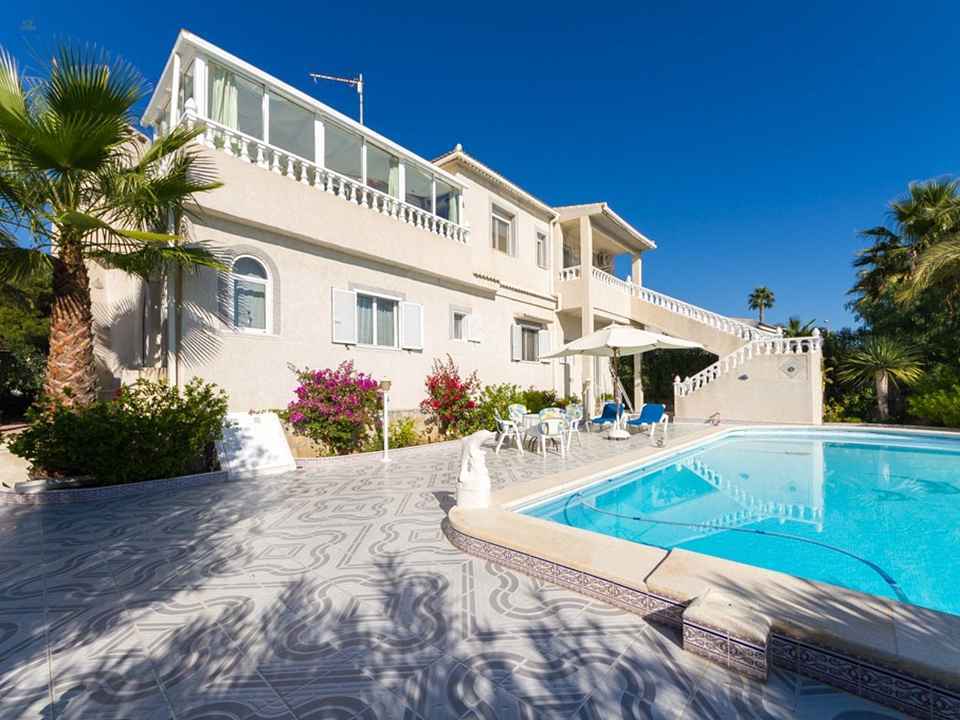 ***Großzügige freistehende Villa in San Luis***