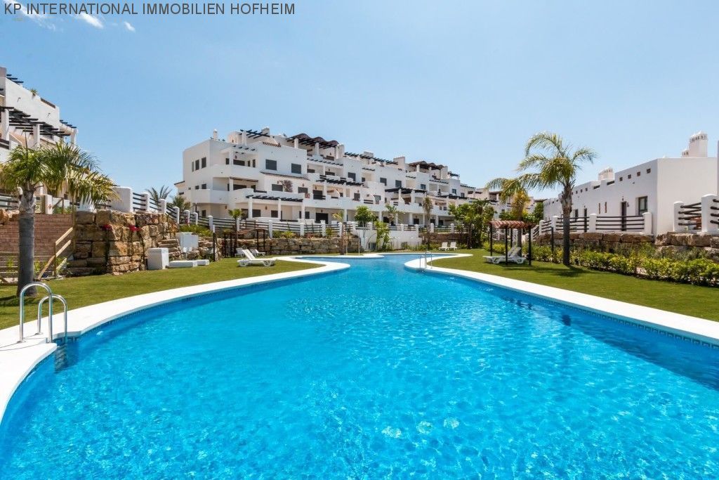 ***NEUE WOHNUNGEN ZU VERKAUFEN BEI LA RESINA GOLF IN ESTEPONA***