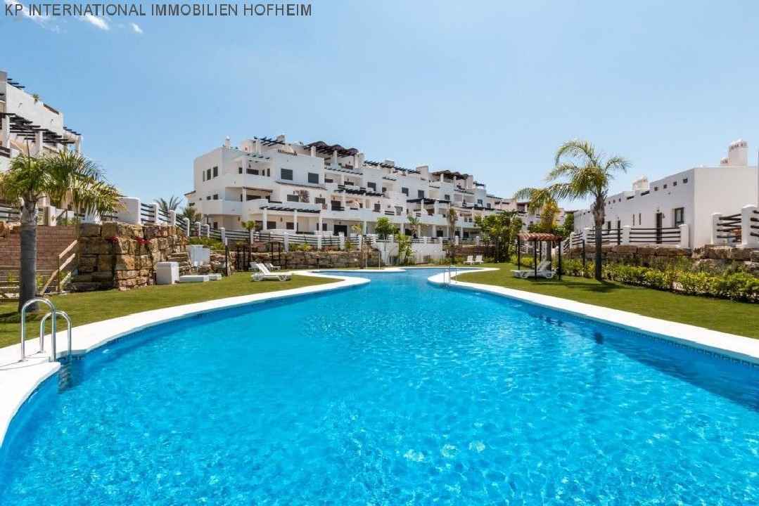 ***NEUE WOHNUNGEN ZU VERKAUFEN BEI LA RESINA GOLF IN ESTEPONA***