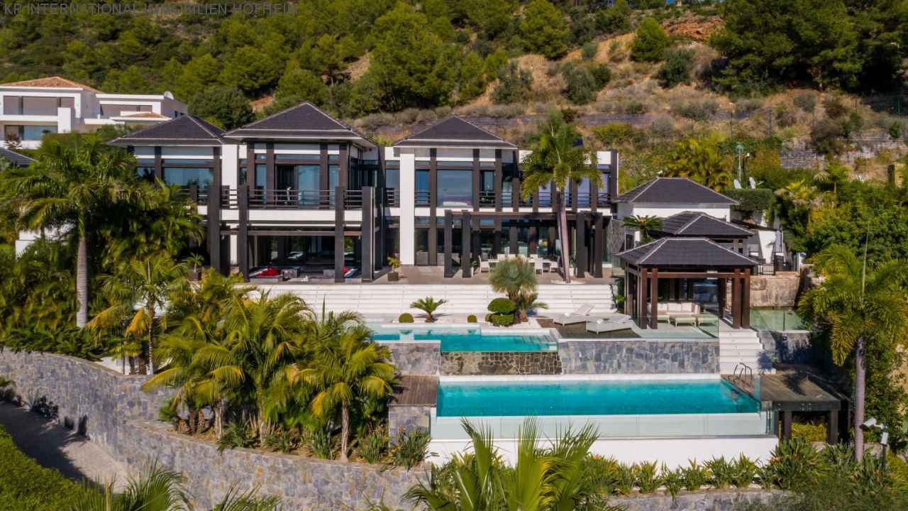 ***EINZIGARTIGE VILLA ZUM VERKAUF IN CASCADA DE CAMOJAN IN MARBELLA***