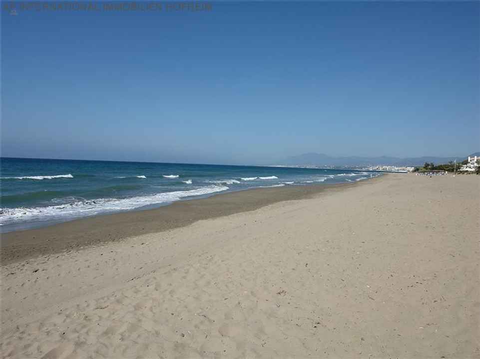 ***HERRLICHES GRUNDSTÜCK IN BAHIA DE MARBELLA IN MARBELLA MIT SPEKTAKULÄREM PANORAMABLICK***