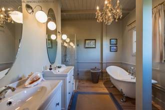 Thumbnail von ***VILLA IM KLASSISCHEN STIL IN DER HACIENDA LAS CHAPAS IN MARBELLA***