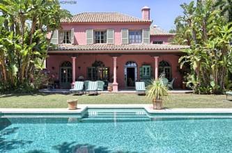 Thumbnail von ***VILLA IM KLASSISCHEN STIL IN DER HACIENDA LAS CHAPAS IN MARBELLA***