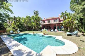 Thumbnail von ***VILLA IM KLASSISCHEN STIL IN DER HACIENDA LAS CHAPAS IN MARBELLA***