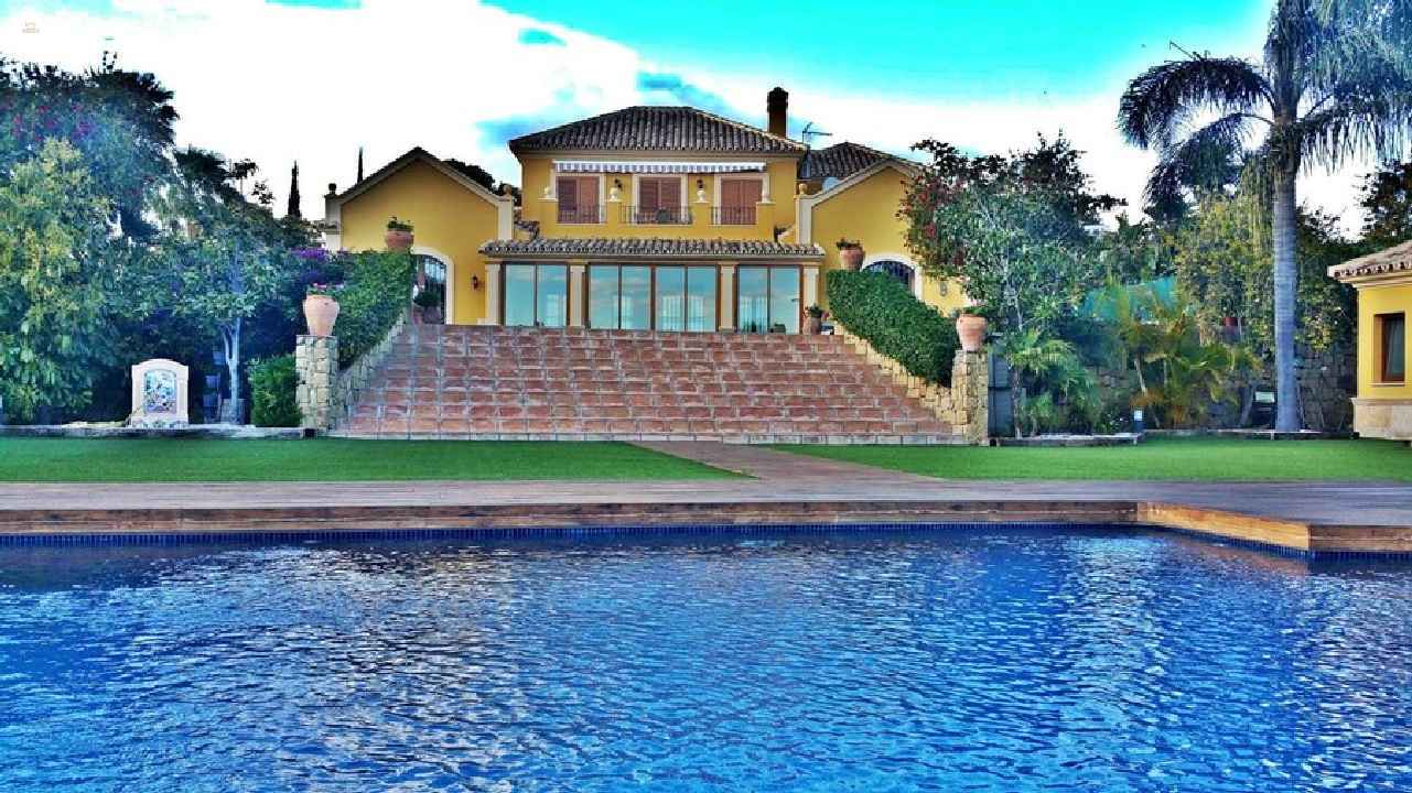 Luxus-Villa in El Paraiso R2811116