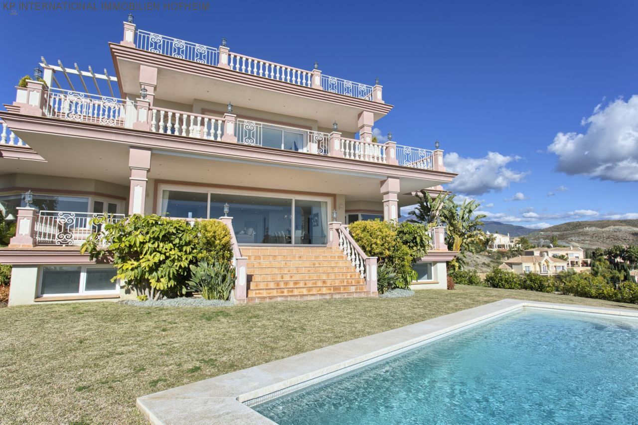 ***VILLA IN LOS FLAMINGOS GOLF RESORT IN BENAHAVIS***