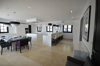 Thumbnail von Luxus-Villa in Sierra Blanca R2277218