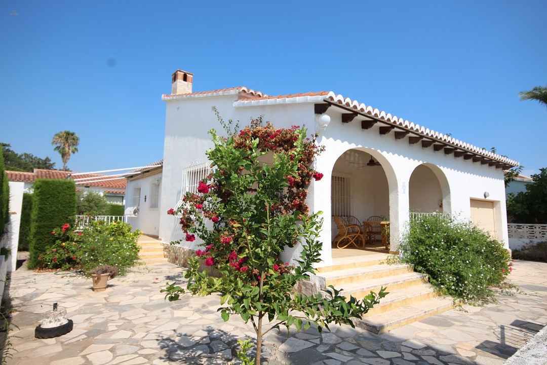 ***Romantische Villa ideal für die Ferien, nah am schönen Mittelmeer und mediterranen Geschäften***