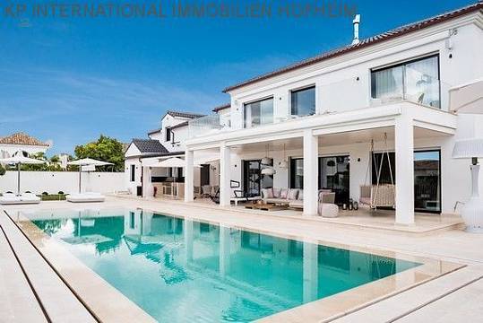 ***VILLA IN STRAND-URBANISATION AN DER GOLDENEN MEILE IN MARBELLA***