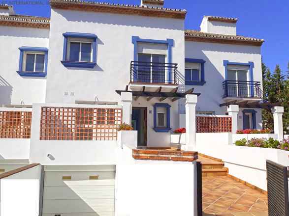 ***STADTHÄUSER AM STRAND IN ESTEPONA***