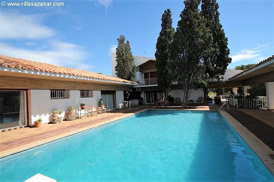 ***Designer Villa mit 1.000 m² Nutzfläche auf 4.000 m² Grundstück***