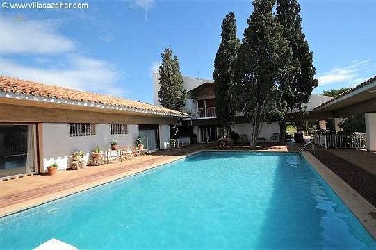 ***Designer Villa mit 1.000 m² Nutzfläche auf 4.000 m² Grundstück***