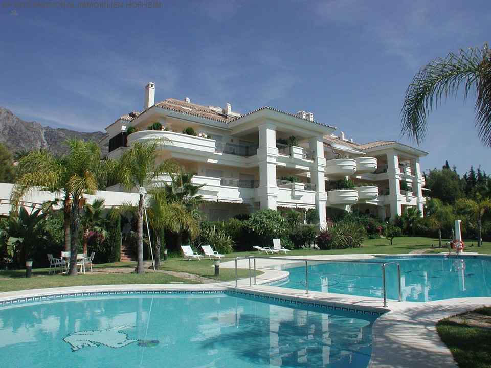***LUXUS-WOHNUNG IN MONTE CASTILLO IN ALTO REALES IN MARBELLA***