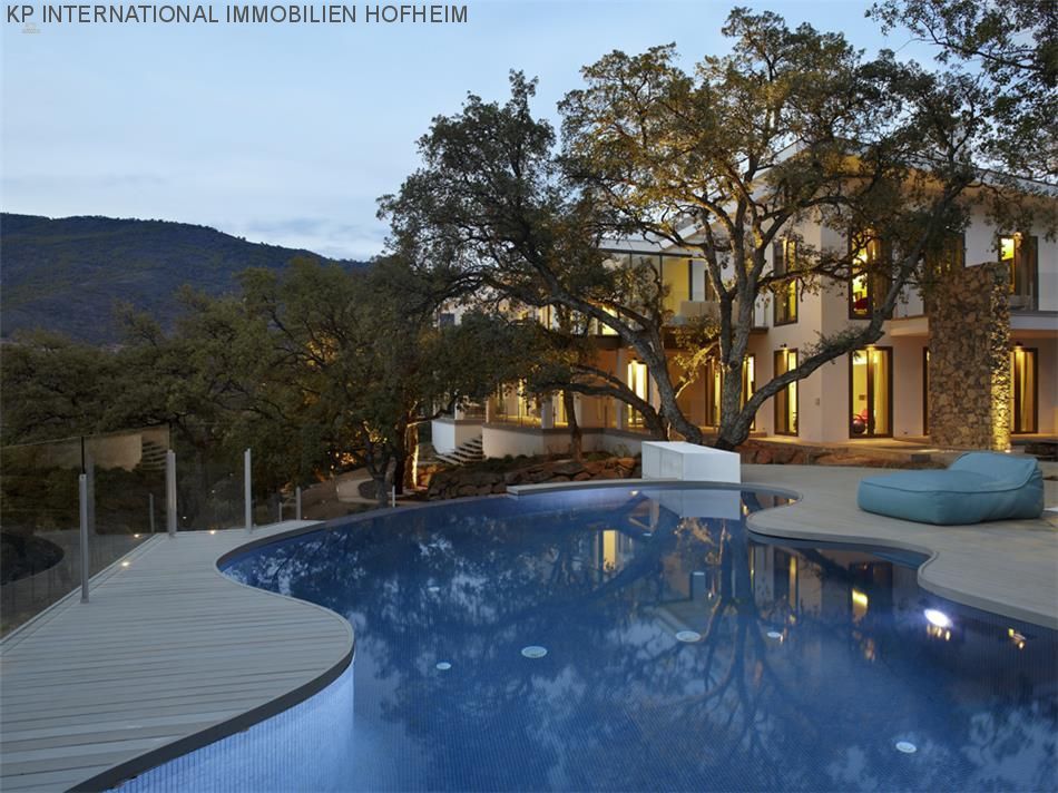 ***ELEGANTE VILLA IN LA ZAGALETA IN BENAHAVÍS***