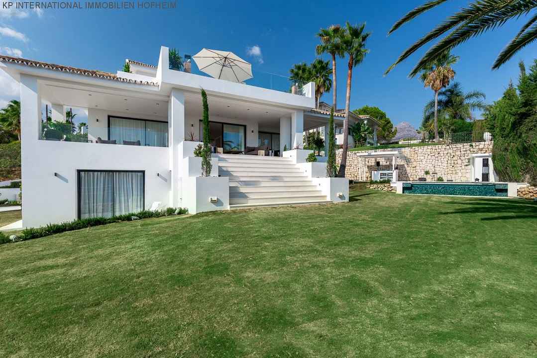 ***KOMPLETT RENOVIERTE VILLA IN NUEVA ANDALUCIA IN MARBELLA***