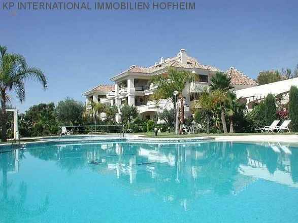 ***ELEGANTE APARTAMENTO EN ALTOS REALES EN MARBELLA CON VISTAS AL MAR***