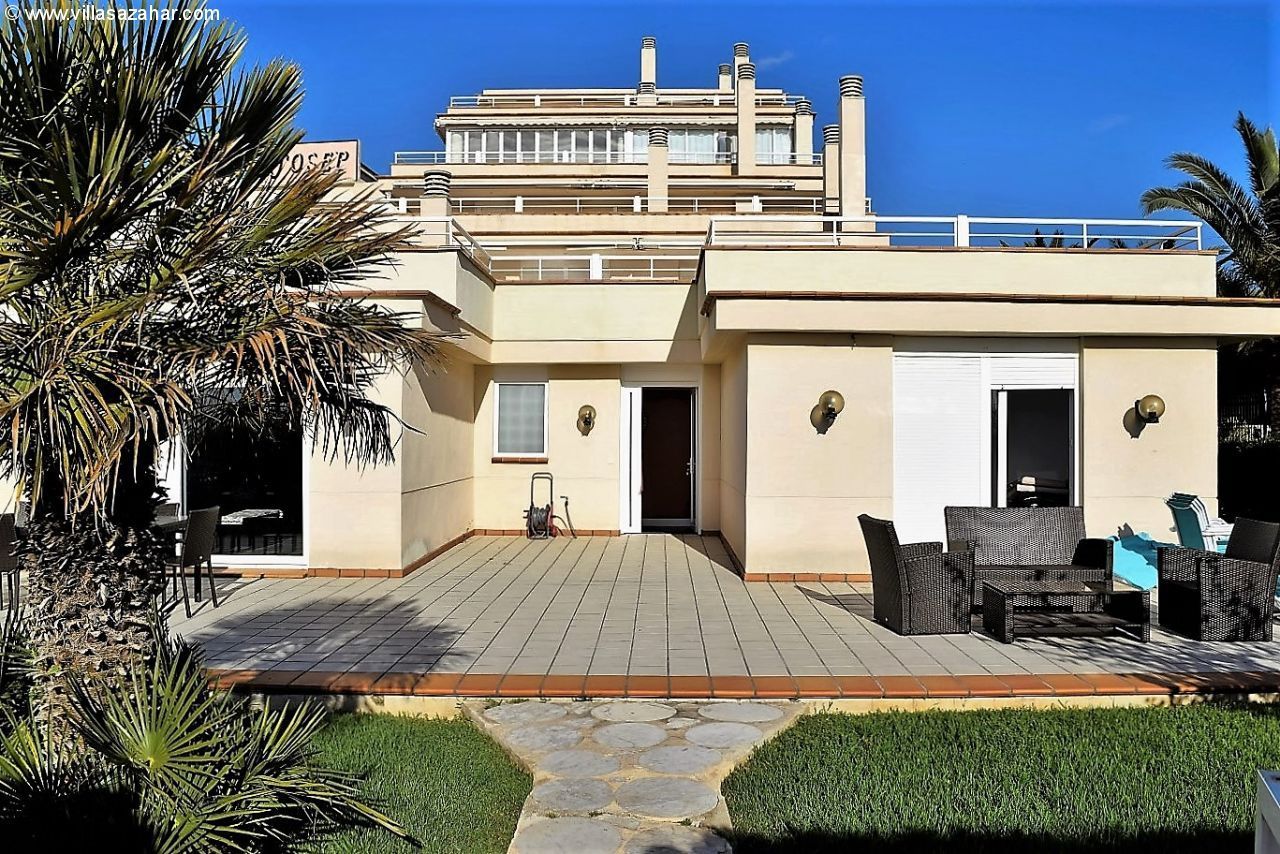 ***Cala Josep Designer Luxusappartement mit grossem Garten direkt am Meer***