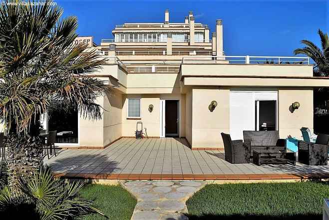 ***Cala Josep Designer Luxusappartement mit grossem Garten direkt am Meer***