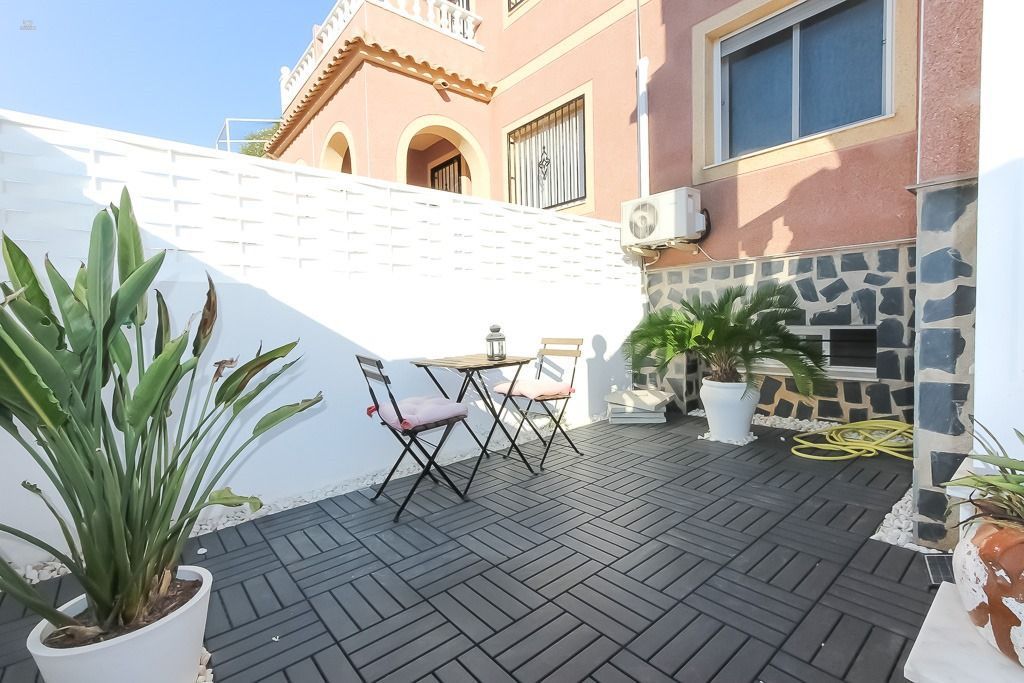 ***Gepflegtes Reihenhaus mit 3 Schlafzimmern, 2 Bädern in attraktiver Lage***