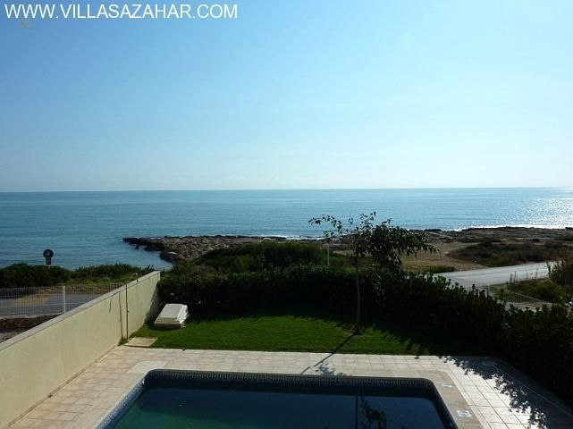 ***ALCOSSEBRE: Neuwertige Villa in erster Meerlinie***