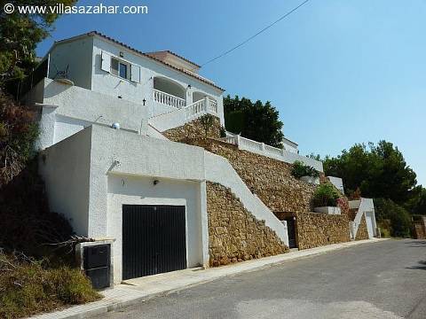 ***Villa mit unverbaubarem Meerblick auf Hanggrundstück***