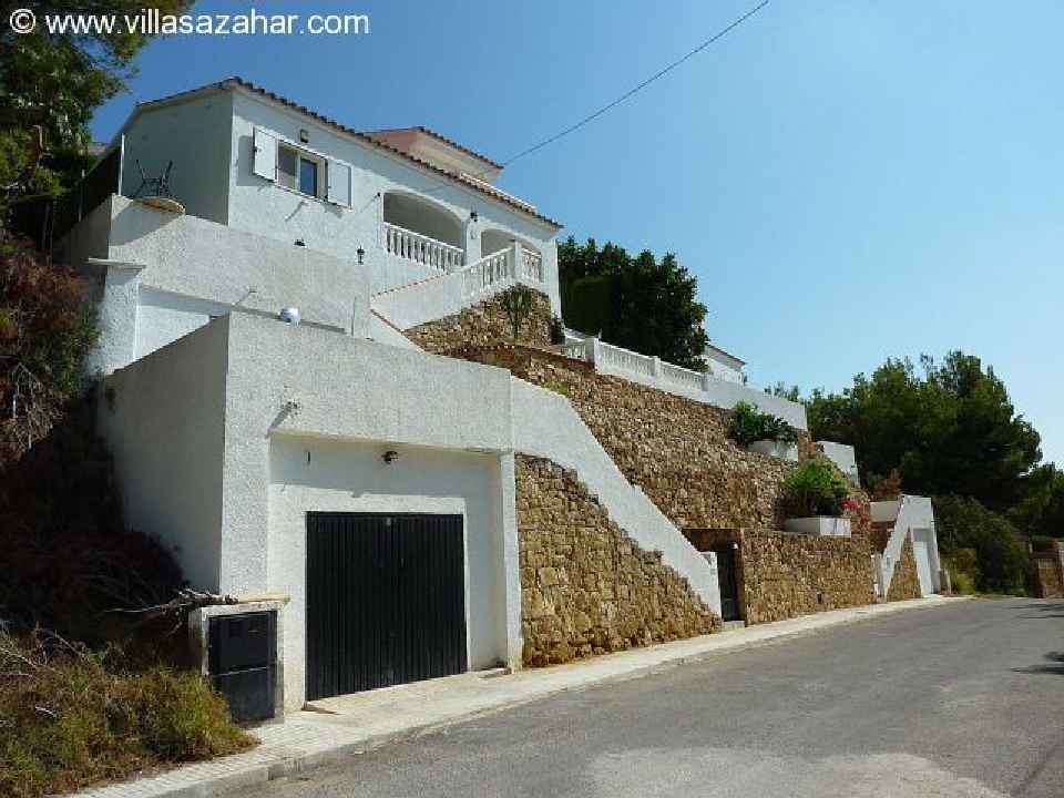 ***Villa mit unverbaubarem Meerblick auf Hanggrundstück***